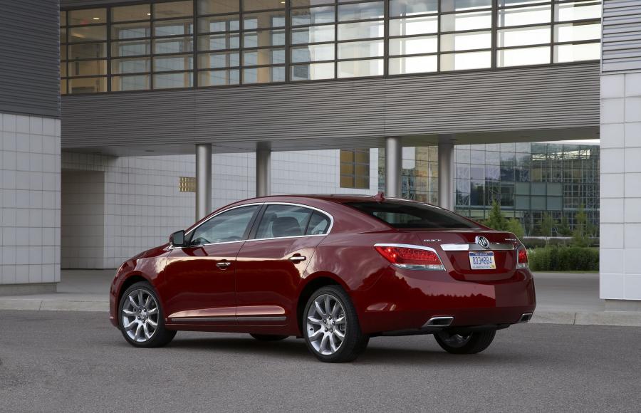  Buick LaCrosse CXS 2010 года  (фото 25 из 38)